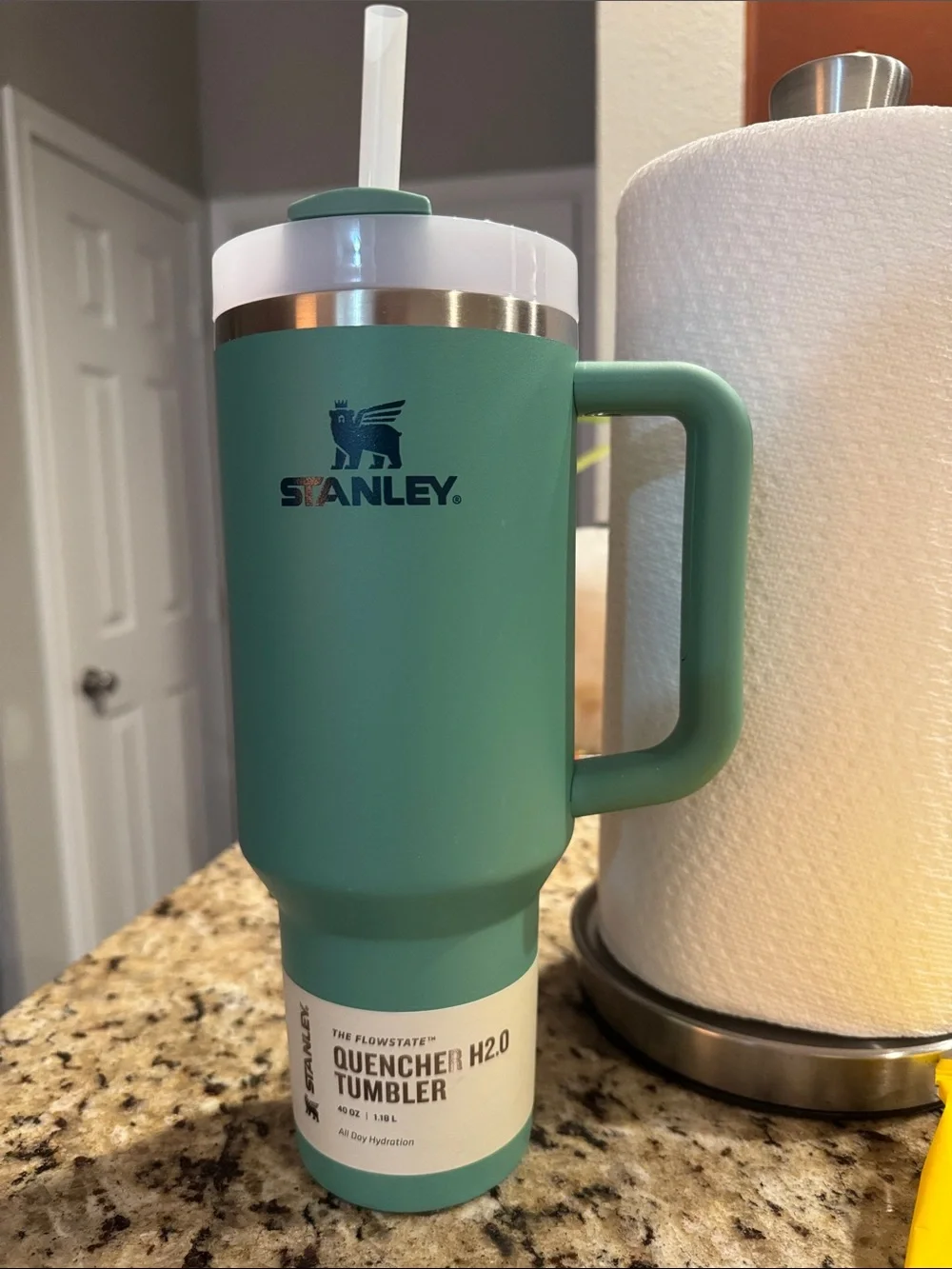 Stanley The FlowState Quencher H2.O Tumbler- 40oz. Spring Green - Picture 1 of 5